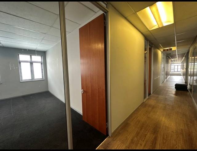 1,818M² OFFICE TO LET IN CENTURY CITY